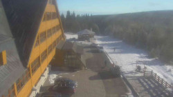 Parkoviště a hlavní vchod