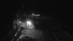 Parkoviště a hlavní vchod