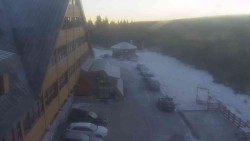 Parkoviště a hlavní vchod