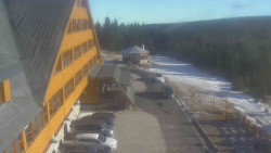 Parkoviště a hlavní vchod