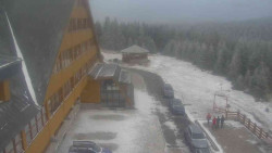 Parkoviště a hlavní vchod