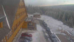 Parkoviště a hlavní vchod