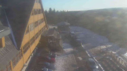 Parkoviště a hlavní vchod