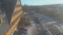 Parkoviště a hlavní vchod