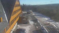 Parkoviště a hlavní vchod