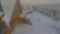 Parkoviště a hlavní vchod