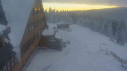 Parkoviště a hlavní vchod