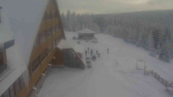 Parkoviště a hlavní vchod