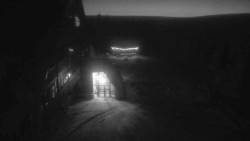 Parkoviště a hlavní vchod