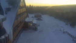 Parkoviště a hlavní vchod