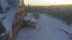 Parkoviště a hlavní vchod