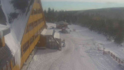 Parkoviště a hlavní vchod