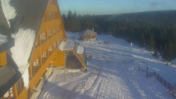 Parkoviště a hlavní vchod