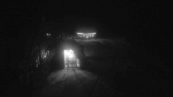 Parkoviště a hlavní vchod