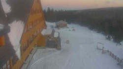 Parkoviště a hlavní vchod