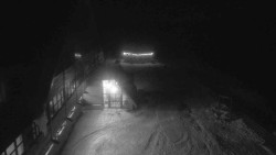 Parkoviště a hlavní vchod