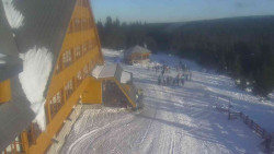 Parkoviště a hlavní vchod