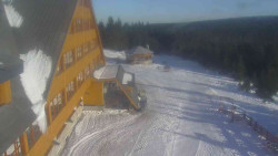 Parkoviště a hlavní vchod