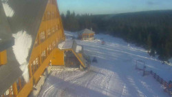 Parkoviště a hlavní vchod