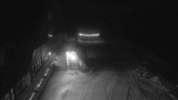 Parkoviště a hlavní vchod