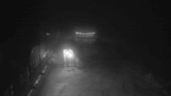 Parkoviště a hlavní vchod