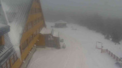 Parkoviště a hlavní vchod