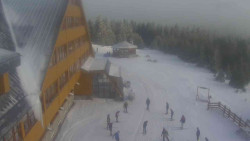 Parkoviště a hlavní vchod