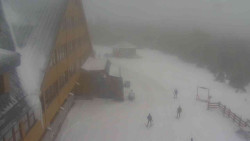 Parkoviště a hlavní vchod