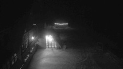 Parkoviště a hlavní vchod