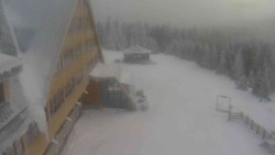 Parkoviště a hlavní vchod