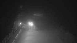 Parkoviště a hlavní vchod