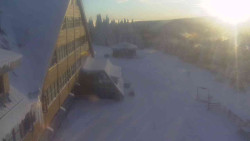 Parkoviště a hlavní vchod