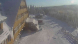 Parkoviště a hlavní vchod