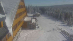 Parkoviště a hlavní vchod