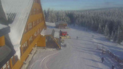 Parkoviště a hlavní vchod