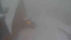 Parkoviště a hlavní vchod