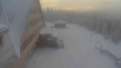 Parkoviště a hlavní vchod