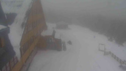 Parkoviště a hlavní vchod