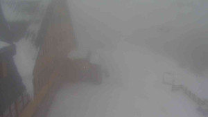 Sporthotel Kurzovní - Parkoviště a hlavní vchod - 6.2.2026 v 07:55