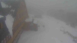 Parkoviště a hlavní vchod