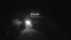 Parkoviště a hlavní vchod