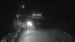 Parkoviště a hlavní vchod