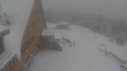 Parkoviště a hlavní vchod