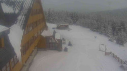 Parkoviště a hlavní vchod