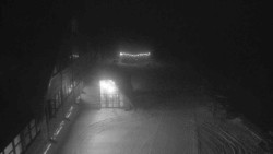 Parkoviště a hlavní vchod