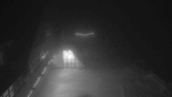 Parkoviště a hlavní vchod