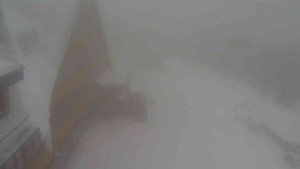 Sporthotel Kurzovní - Parkoviště a hlavní vchod - 13.2.2026 v 07:55