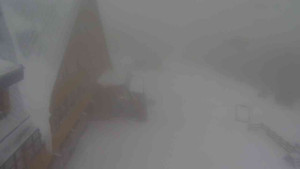 Sporthotel Kurzovní - Parkoviště a hlavní vchod - 13.2.2026 v 08:10