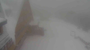 Sporthotel Kurzovní - Parkoviště a hlavní vchod - 13.2.2026 v 08:20