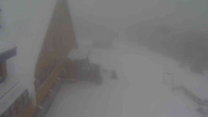 Sporthotel Kurzovní - Parkoviště a hlavní vchod - 13.2.2026 v 15:35